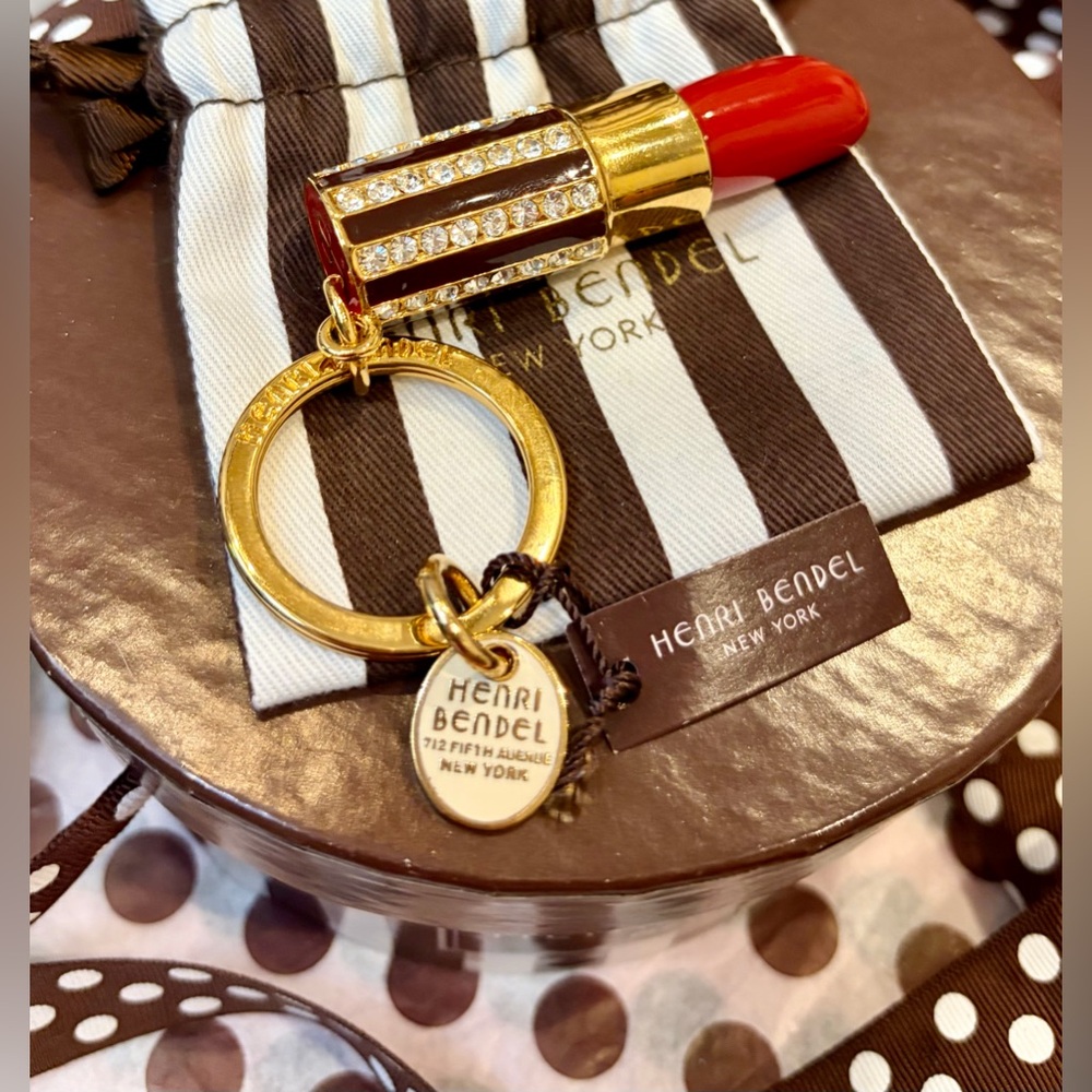 NWT HENRI BENDEL Red Lipstick Keychain, Gold Hardware & Crystals
Comes w/dusty - Picture 6 of 9